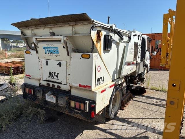 Isuzu NQR Camión de barrendero