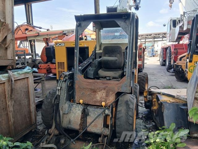 JCB 155 Krautuvai su šoniniu pasukimu