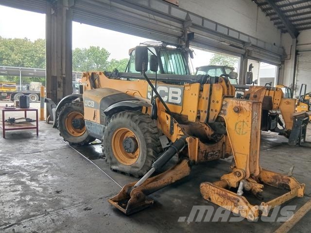 JCB 540-170 مناولات متداخلة