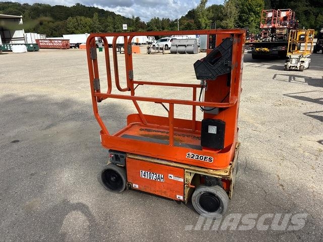 JLG 1230ES Вертикални мачтови повдигачи
