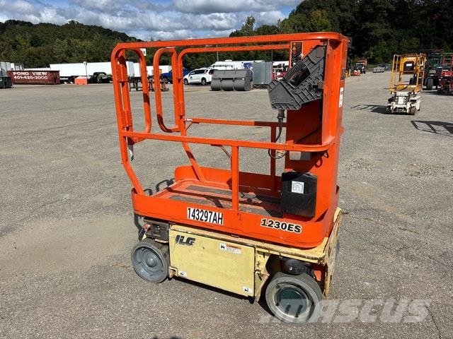 JLG 1230ES Вертикални мачтови повдигачи