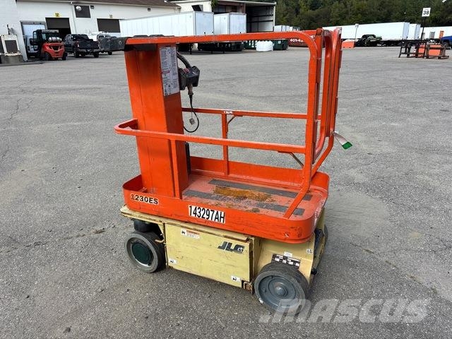 JLG 1230ES Вертикални мачтови повдигачи