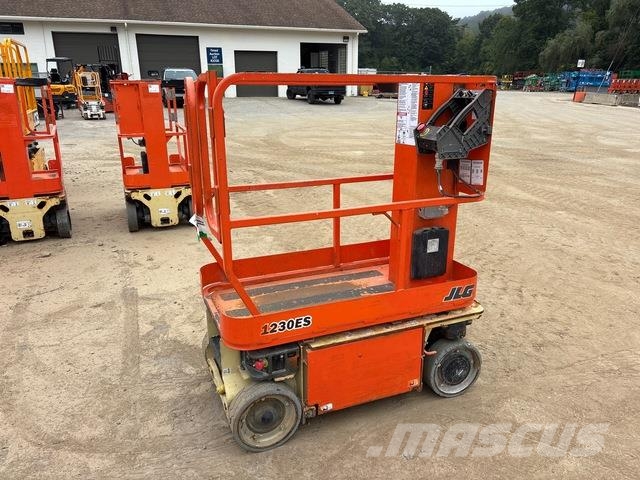 JLG 1230ES Vertical mast lifts