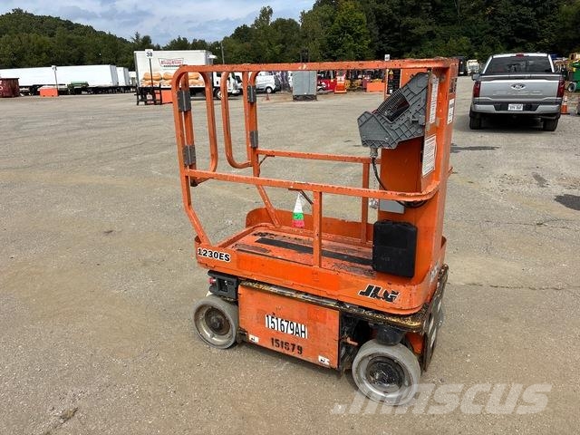 JLG 1230ES Vertical mast lifts