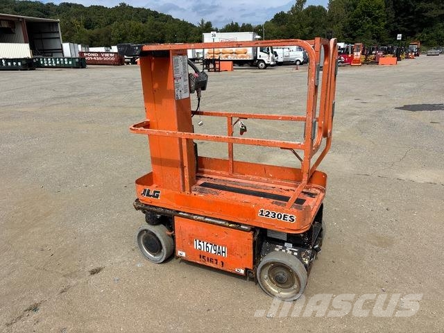 JLG 1230ES Vertical mast lifts