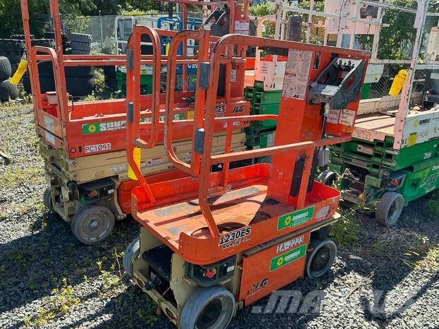 JLG 1230ES Vertikalna dvigala