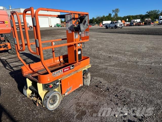 JLG 1230ES Вертикални мачтови повдигачи