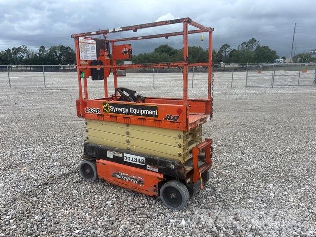 JLG 1932R رافعات مقصية الشكل