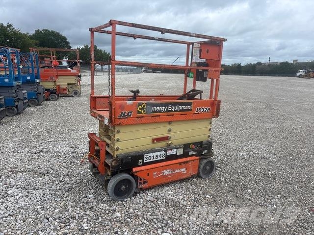 JLG 1932R رافعات مقصية الشكل