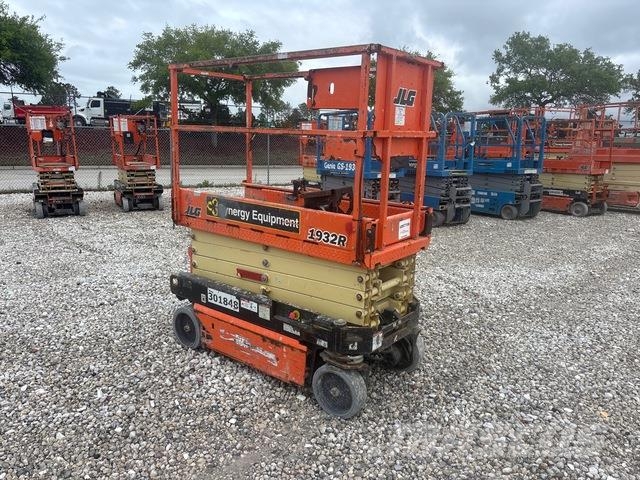 JLG 1932R رافعات مقصية الشكل