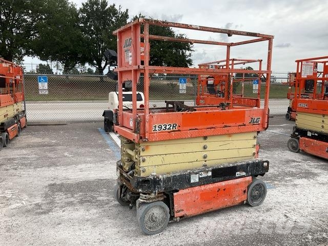 JLG 1932R رافعات مقصية الشكل