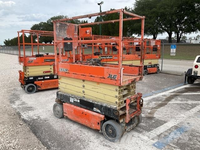 JLG 1932R رافعات مقصية الشكل