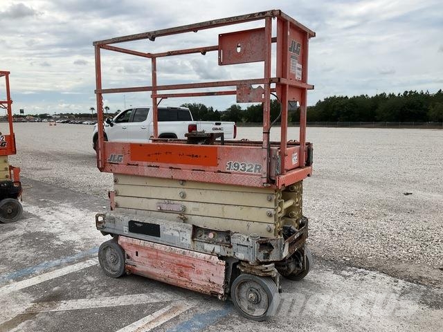JLG 1932R رافعات مقصية الشكل
