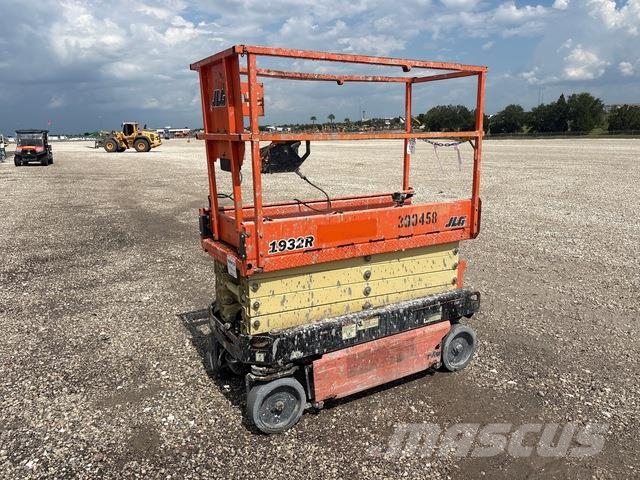 JLG 1932R رافعات مقصية الشكل