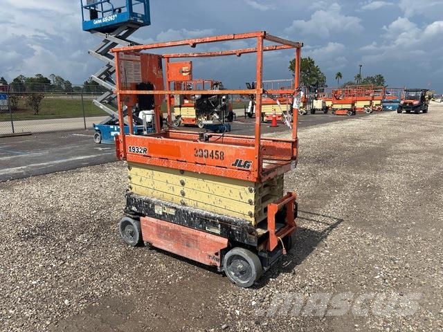 JLG 1932R رافعات مقصية الشكل