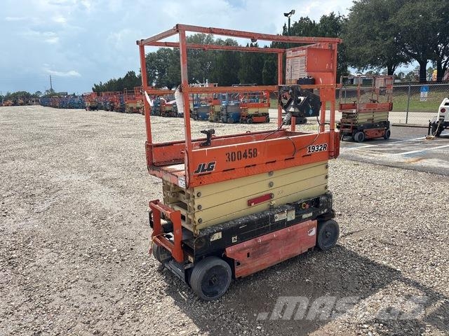 JLG 1932R رافعات مقصية الشكل