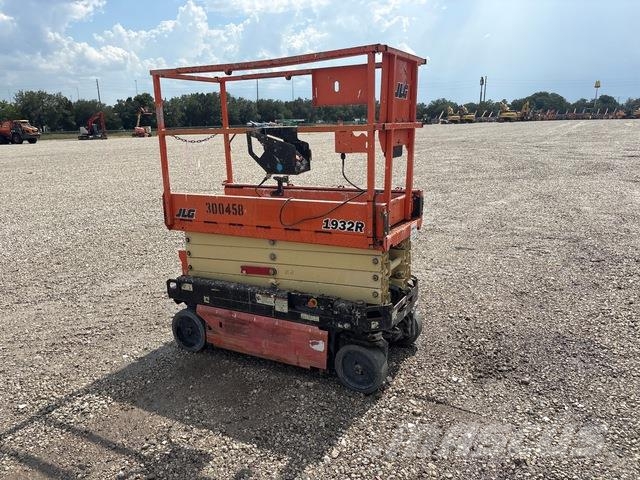 JLG 1932R رافعات مقصية الشكل