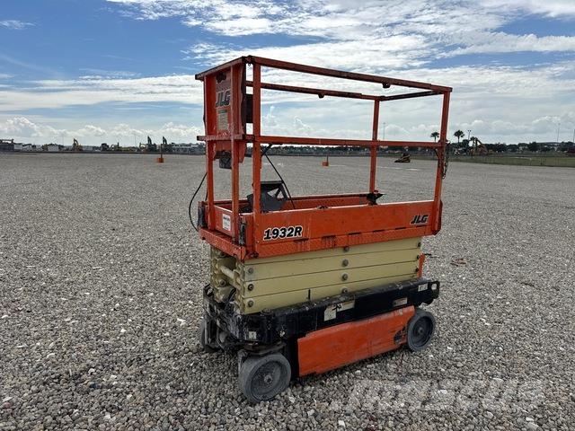 JLG 1932R رافعات مقصية الشكل