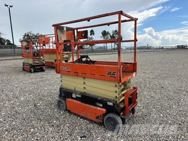 JLG 1932R رافعات مقصية الشكل