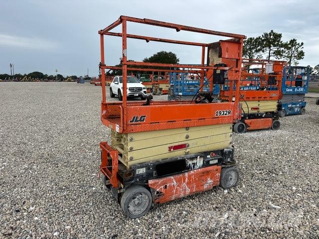 JLG 1932R رافعات مقصية الشكل
