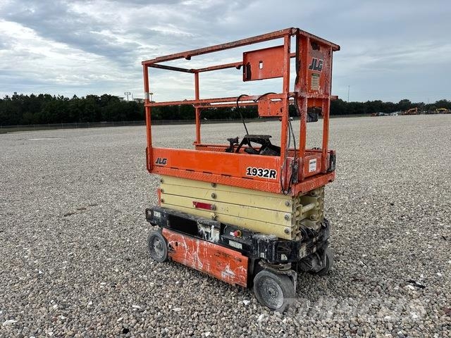 JLG 1932R رافعات مقصية الشكل