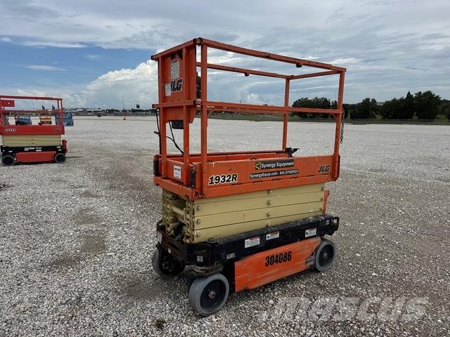 JLG 1932R رافعات مقصية الشكل