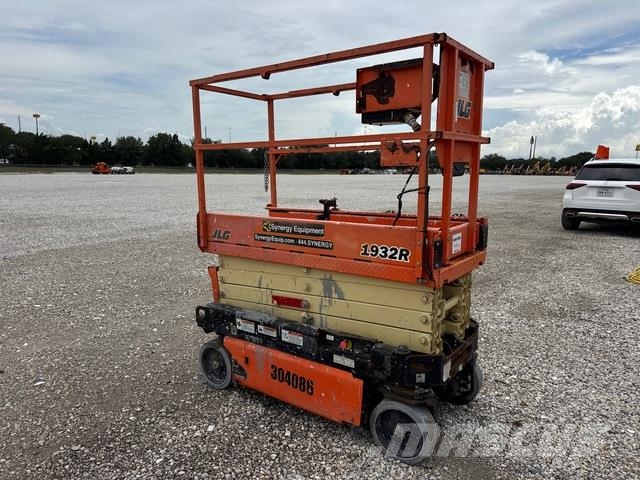 JLG 1932R رافعات مقصية الشكل