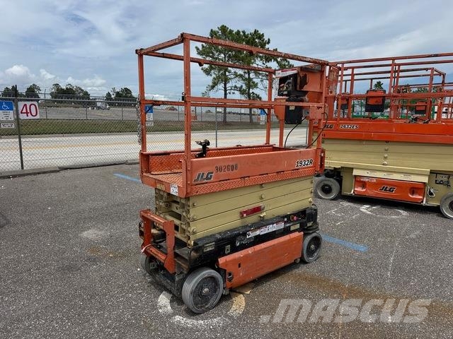JLG 1932R رافعات مقصية الشكل