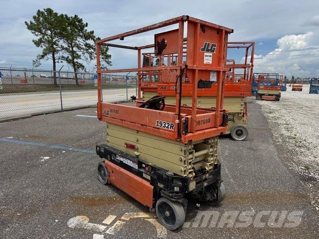 JLG 1932R رافعات مقصية الشكل