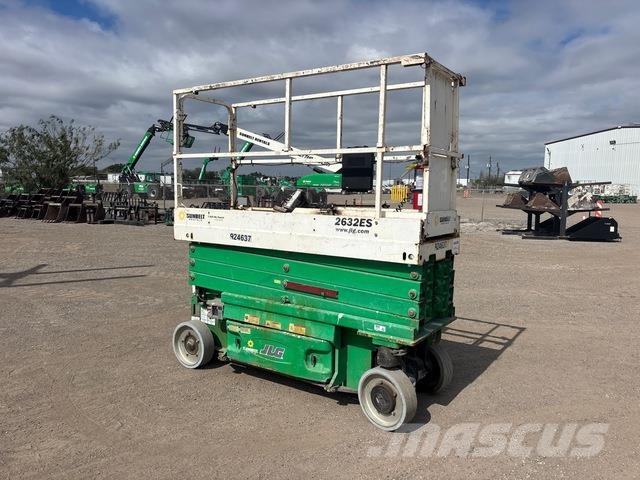 JLG 2632ES رافعات مقصية الشكل