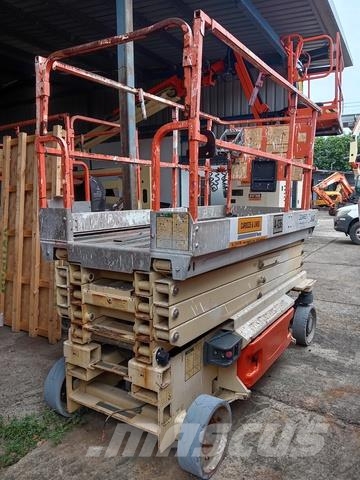 JLG 3246ES Käärtõstukid