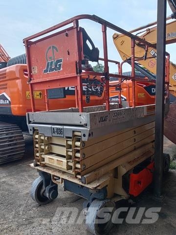 JLG 3246ES Käärtõstukid
