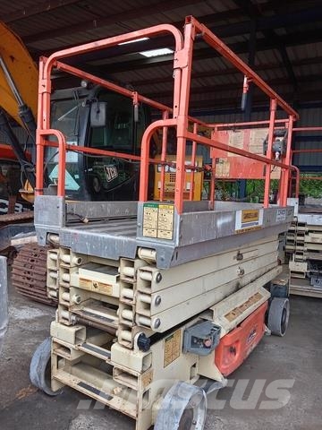 JLG 3246ES Käärtõstukid