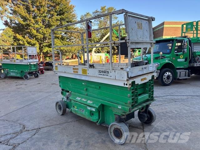 JLG 3246ES Käärtõstukid