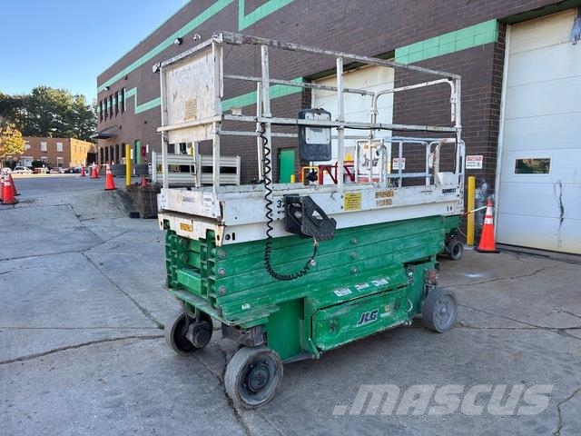 JLG 3246ES رافعات مقصية الشكل