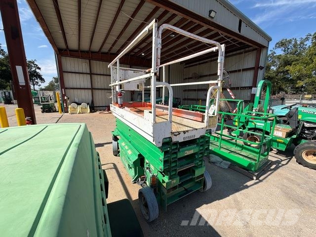 JLG 3246ES رافعات مقصية الشكل