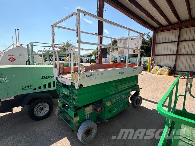 JLG 3246ES رافعات مقصية الشكل