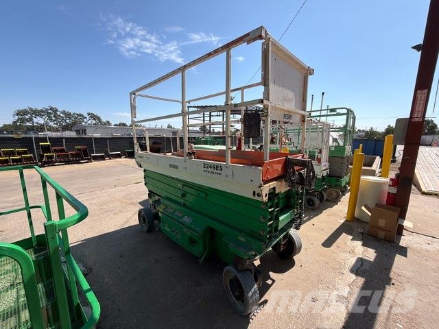 JLG 3246ES رافعات مقصية الشكل
