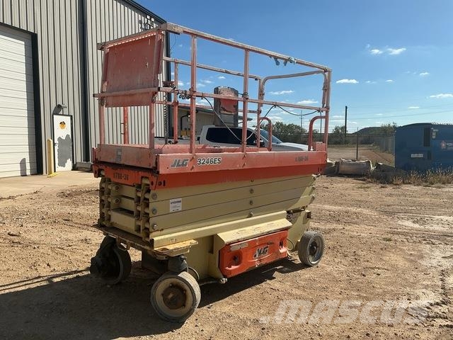 JLG 3246ES رافعات مقصية الشكل