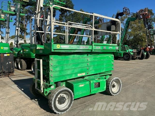 JLG 4069LE رافعات مقصية الشكل