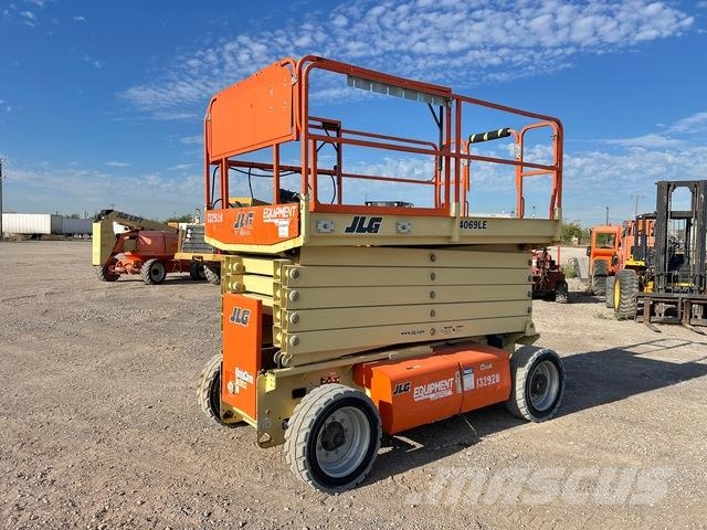 JLG 4069LE رافعات مقصية الشكل