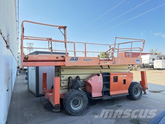 JLG 4394 RT رافعات مقصية الشكل