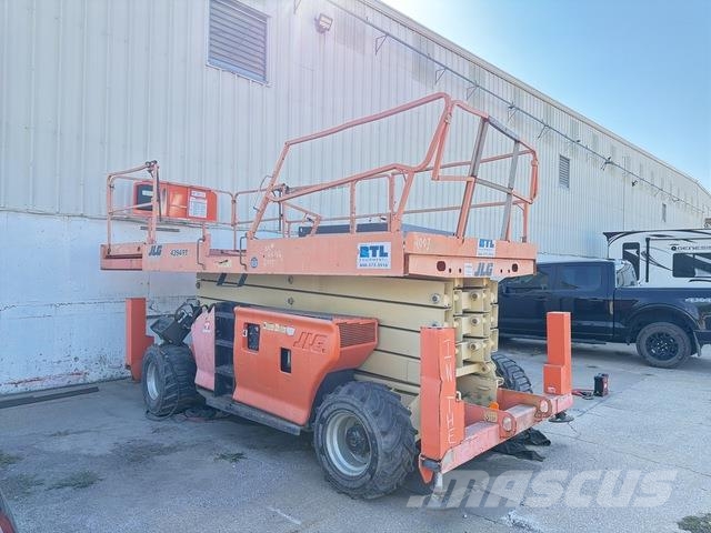 JLG 4394 RT رافعات مقصية الشكل