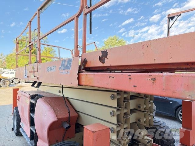 JLG 4394 RT رافعات مقصية الشكل