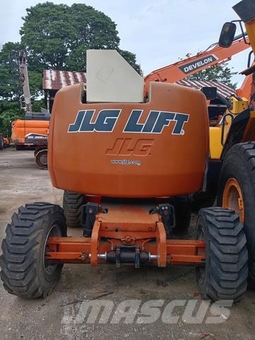 JLG 450A Knikarmhoogwerkers