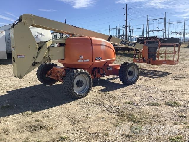 JLG 600A Articulated boom lifts