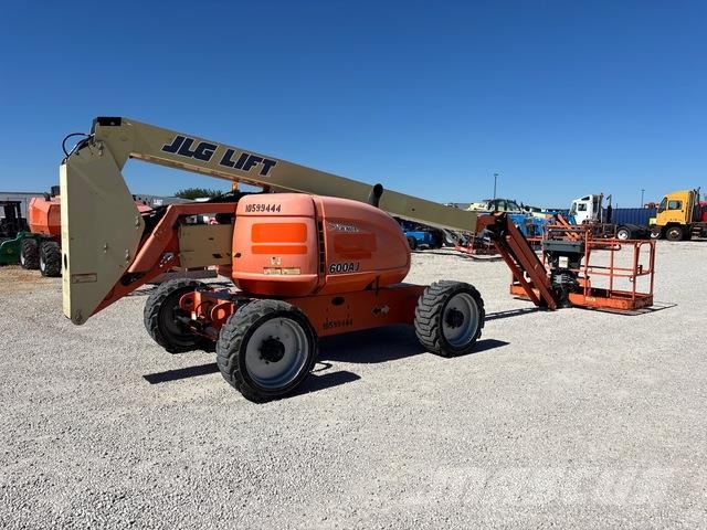 JLG 600AJ ブームリフト　屈伸型