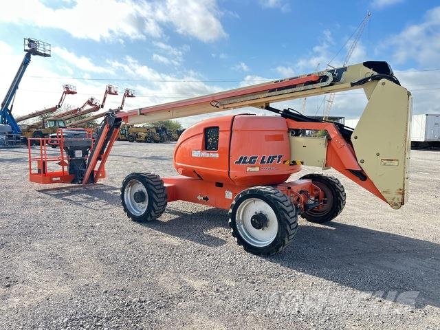 JLG 600AJ Articulated boom lifts