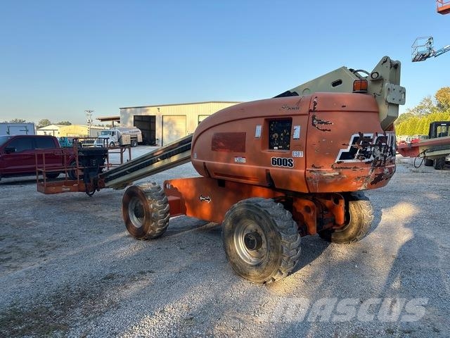JLG 600S Teleskoop poomtõstukid