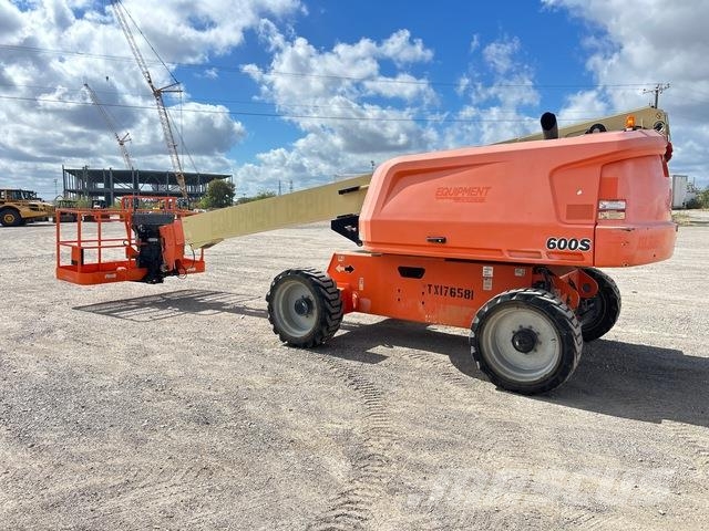 JLG 600S Teleskoop poomtõstukid